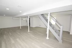 240 Columbus Pkwy, Mineola, NY 11501 - Photo 23