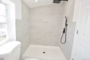 240 Columbus Pkwy, Mineola, NY 11501 - Photo 21