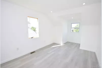240 Columbus Parkway, Mineola, NY 11501 - Photo 17