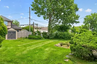 14 Holiday Park Dr, Williston Park, NY 11596 - Photo 23