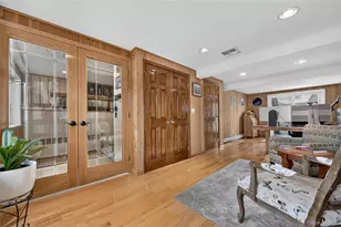 14 Holiday Park Dr, Williston Park, NY 11596 - Photo 11