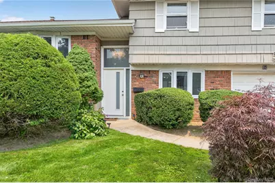 14 Holiday Park Drive, Williston Park, NY 11596 - Photo 1