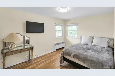 31 Bellwood Drive, New Hyde Park, NY 11040 - Photo 19