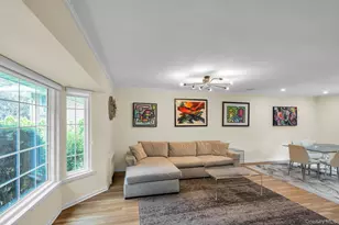 31 Bellwood Dr, New Hyde Park, NY 11040 - Photo 7