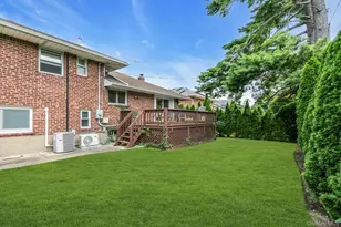 31 Bellwood Dr, New Hyde Park, NY 11040 - Photo 31