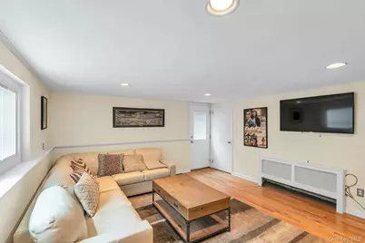 31 Bellwood Drive, New Hyde Park, NY 11040 - Photo 23