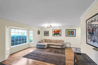 31 Bellwood Drive, New Hyde Park, NY 11040 - Photo 5