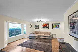 31 Bellwood Dr, New Hyde Park, NY 11040 - Photo 5