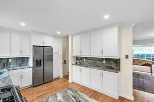31 Bellwood Dr, New Hyde Park, NY 11040 - Photo 11