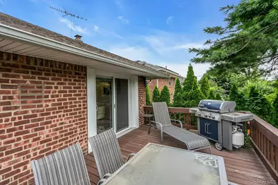 31 Bellwood Drive, New Hyde Park, NY 11040 - Photo 29