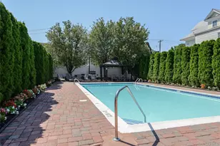 242 Maple Ave, Westbury, NY 11590 - Photo 23