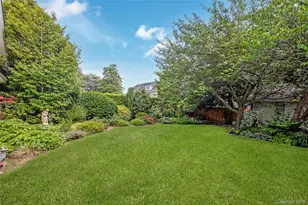 67 Davison Pl, Rockville Centre, NY 11570 - Photo 7