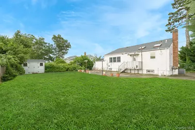 195 N Albany Avenue, Massapequa, NY 11758 - Photo 7