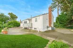 195 N Albany Ave, Massapequa, NY 11758 - Photo 35
