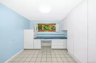 195 N Albany Ave, Massapequa, NY 11758 - Photo 9