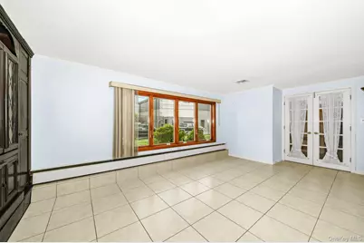195 N Albany Avenue, Massapequa, NY 11758 - Photo 15