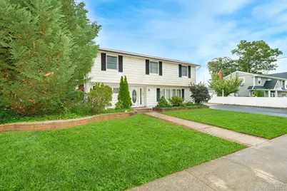 195 N Albany Avenue, Massapequa, NY 11758 - Photo 3