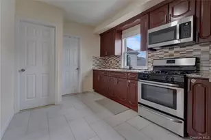 69-40 Gouverneur Ave, Arverne, NY 11692 - Photo 3