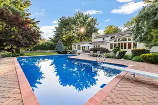 76 Wildwood Dr, Dix Hills, NY 11746 - Photo 37