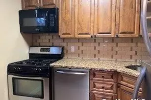 1069 Fenwood Dr, Valley Stream, NY 11580 - Photo 5