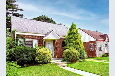 534 Sperry Boulevard, New Hyde Park, NY 11040 - Photo 1