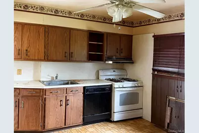 534 Sperry Boulevard, New Hyde Park, NY 11040 - Photo 5
