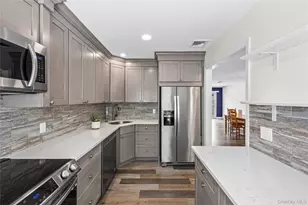 106 Strathmore Ct Dr, Coram, NY 11727 - Photo 11