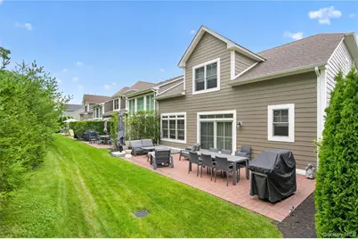67101 Red Cedar Road, Plainview, NY 11803 - Photo 31