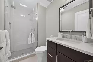 67101 Red Cedar Rd, Plainview, NY 11803 - Photo 27
