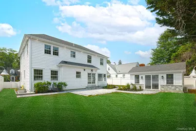 127 Vanderbilt Avenue, Manhasset, NY 11030 - Photo 37