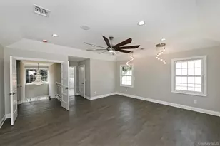127 Vanderbilt Ave, Manhasset, NY 11030 - Photo 23
