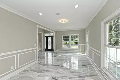127 Vanderbilt Avenue, Manhasset, NY 11030 - Photo 9