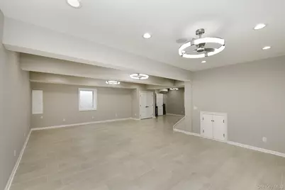 127 Vanderbilt Avenue, Manhasset, NY 11030 - Photo 31