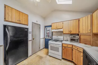 117 N Clinton Avenue, Bay Shore, NY 11706 - Photo 13