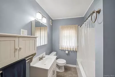 117 N Clinton Avenue, Bay Shore, NY 11706 - Photo 15