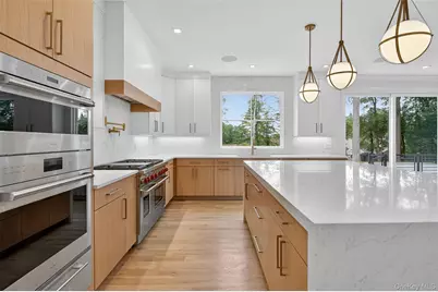32 Pine Road, Syosset, NY 11791 - Photo 11