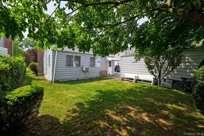 187 Raff Avenue, Floral Park, NY 11001 - Photo 17