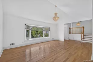 21 Oxford Blvd, Great Neck, NY 11023 - Photo 5