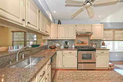 26 Mystic Circle #26, Bay Shore, NY 11706 - Photo 7