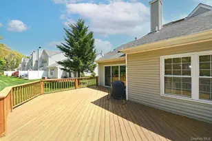 26 Mystic Cir, Bay Shore, NY 11706 - Photo 21