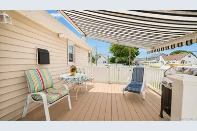 262 N Cedar Street, Massapequa, NY 11758 - Photo 9