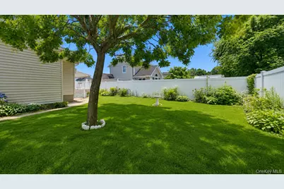 262 N Cedar Street, Massapequa, NY 11758 - Photo 11