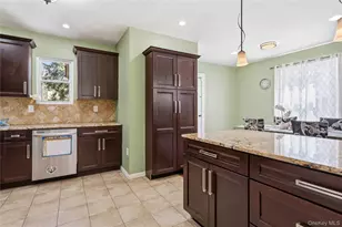 5 Burbury Ln, Great Neck, NY 11023 - Photo 15