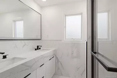 31 Underhill Avenue, Syosset, NY 11791 - Photo 15