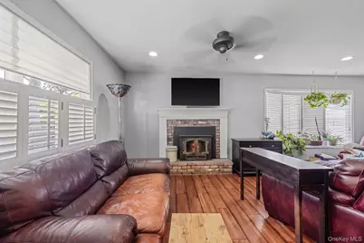38 W 1st Street, Ronkonkoma, NY 11779 - Photo 3