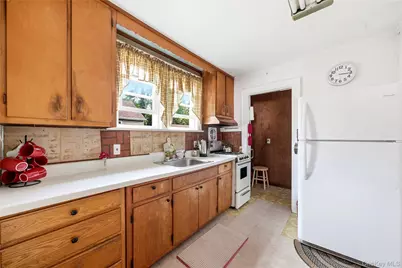 235 N 7th Street, Lindenhurst, NY 11757 - Photo 7