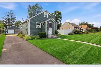 235 N 7th Street, Lindenhurst, NY 11757 - Photo 3