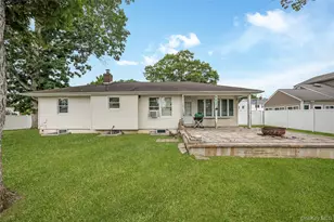 516 Shade St, North Babylon, NY 11703 - Photo 3