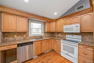 516 Shade St, North Babylon, NY 11703 - Photo 5