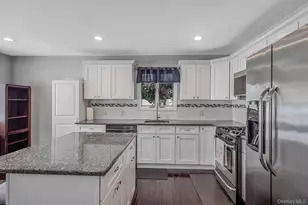 11 Mallard Ave, Selden, NY 11784 - Photo 9
